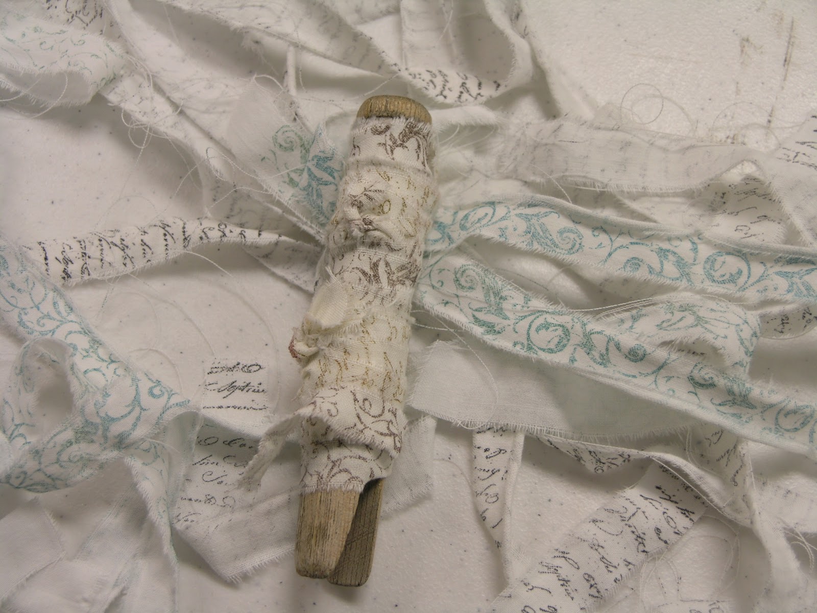 Vintiquities Tutorial Recycle old Pillowcase into Hand Stamped Ribbon