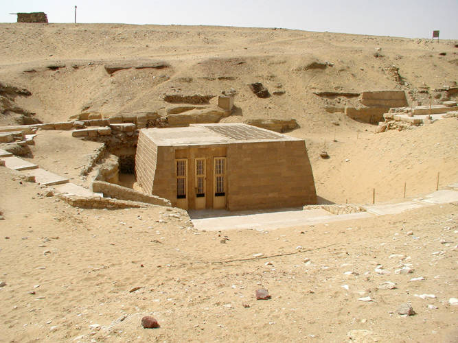 L'ARMARI OBERT UNIDOS EN LA VIDA Y LA MUERTE EN LA MASTABA DE SAQQARA L'ARMARI OBERT UNIDOS EN LA VIDA Y LA MUERTE EN LA MASTABA DE SAQQARA