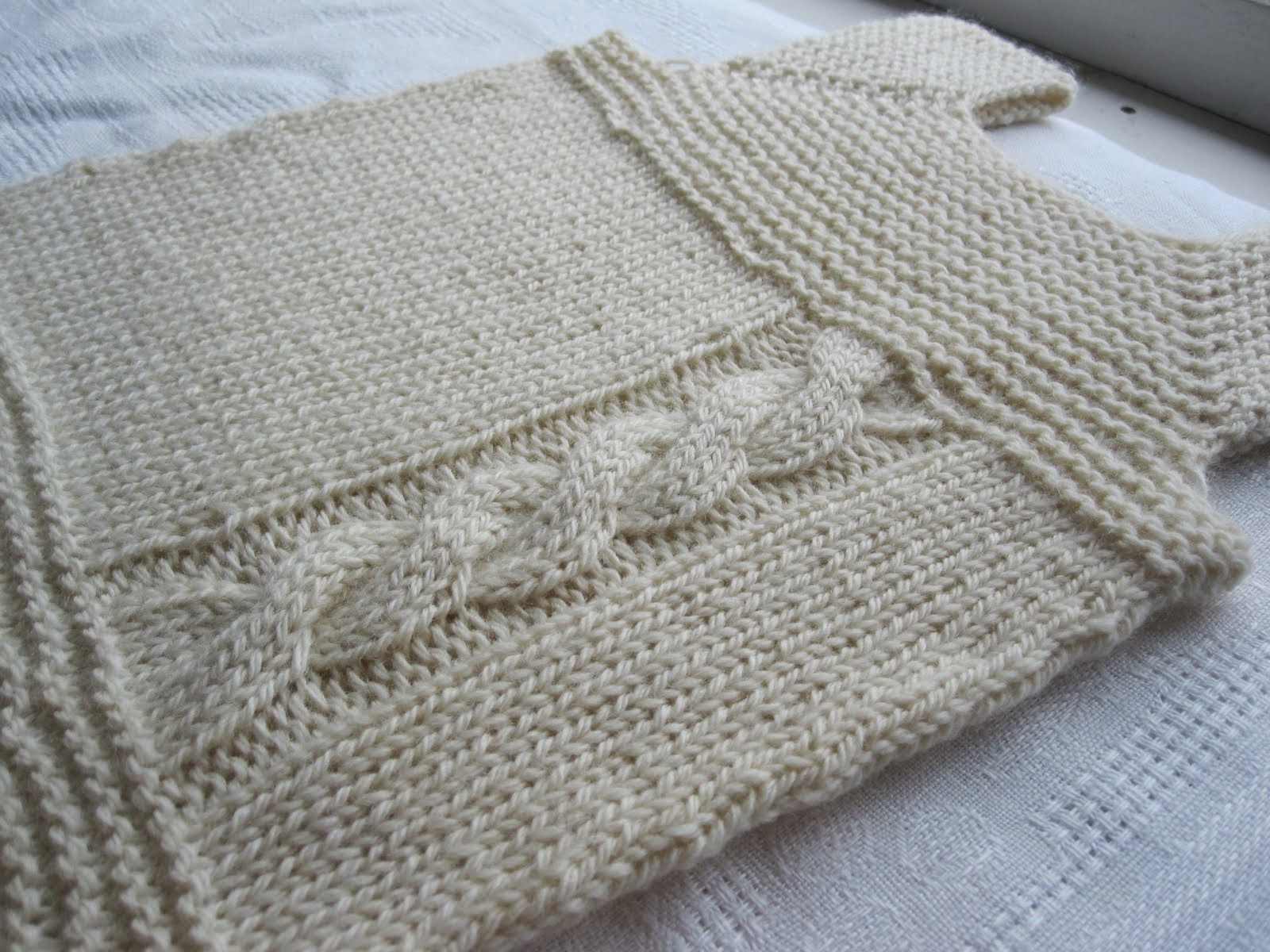 Unicorn Pattern: Short Sleeve Cable Vest - Complimentary Knitting