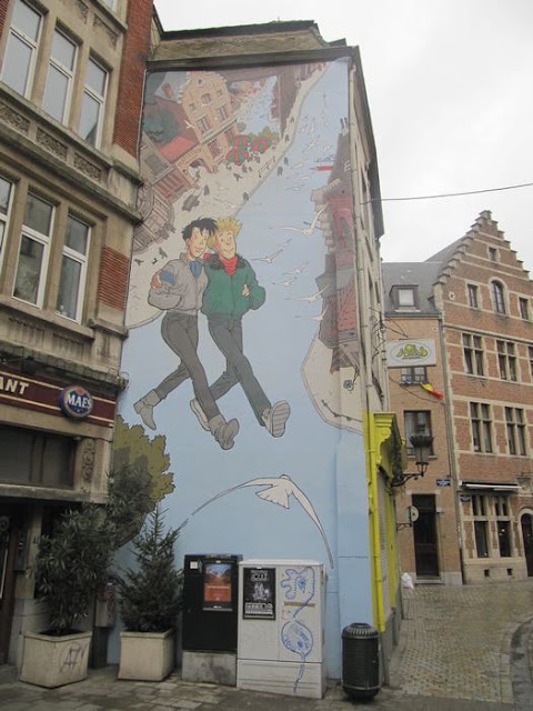 Mural Frank Pé – Broussaille Inaugurado en septiembre de 1999. Se encuentra en la Rue du marché au Charbon