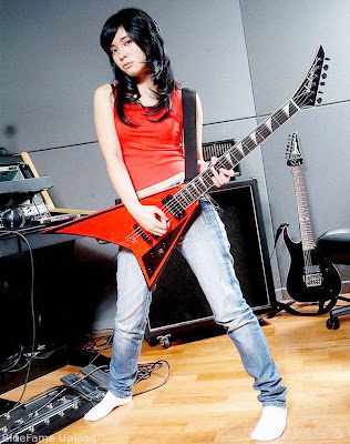 Sexy Hot Female Guitarist | SixthsNotes