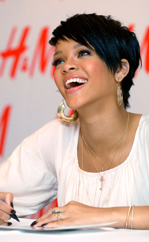 [Rihanna.jpg]