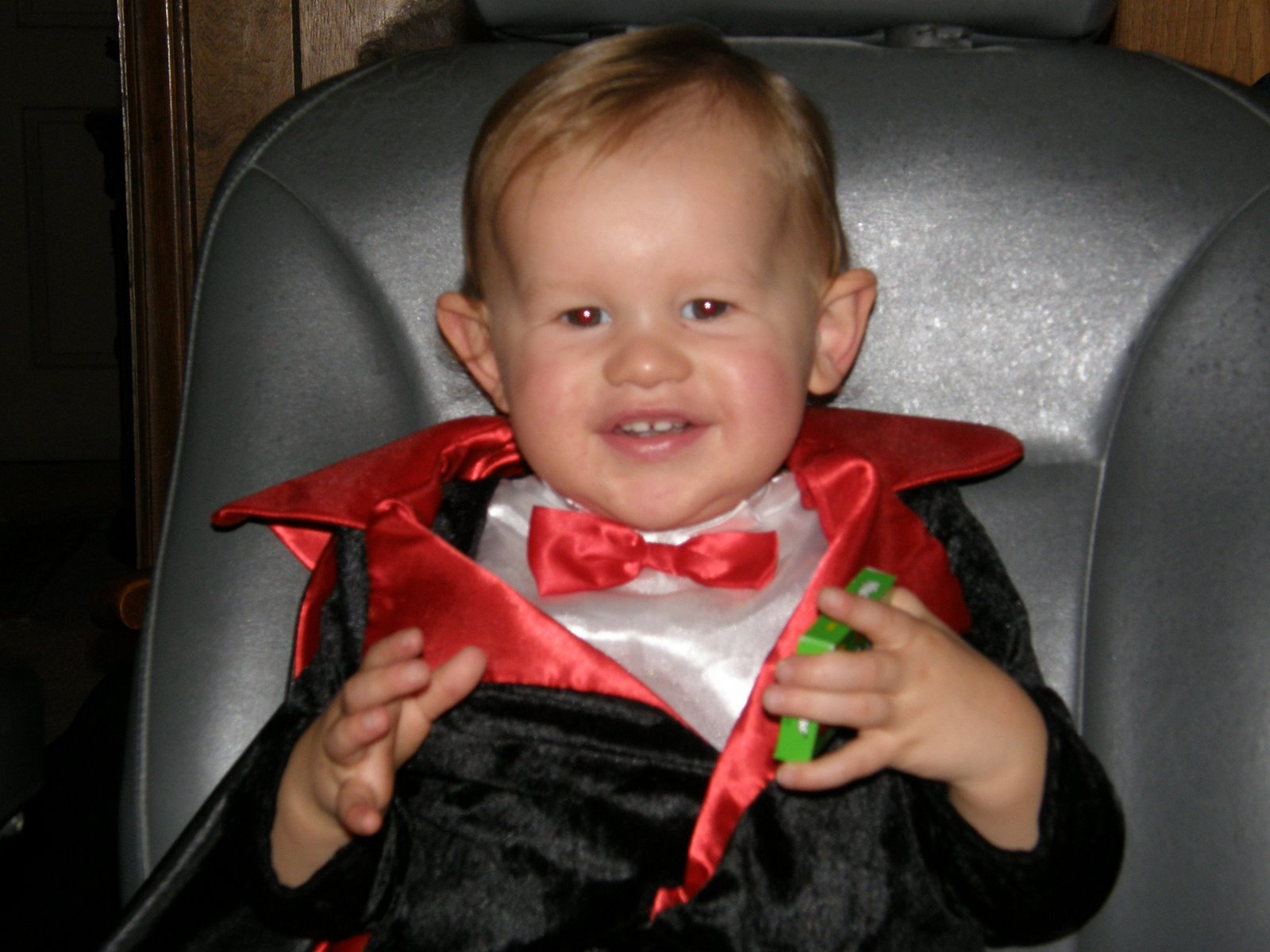 [PatrickDracula2.JPG]