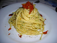 spaghetti con la bottarga, scorza  di limone e  prezzemolo di Riccardo Raus