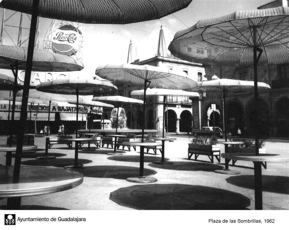 [Plaza+de+las+sombrillas,+1962.jpg]