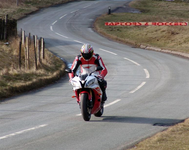 [2006_Yamaha_R6_actr-038.jpg]