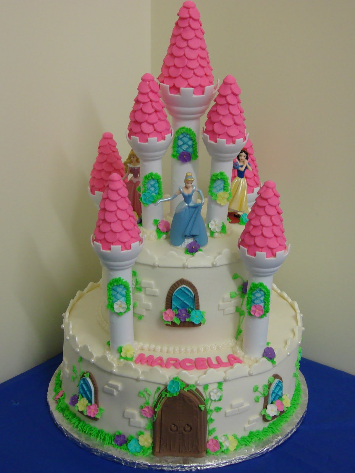 Debby&amp;#39;s Cakes: Disney Princess Castle!