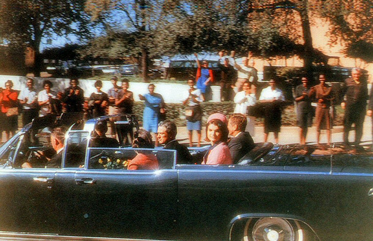 15c. Croft Photo Showing JFK's Car On El