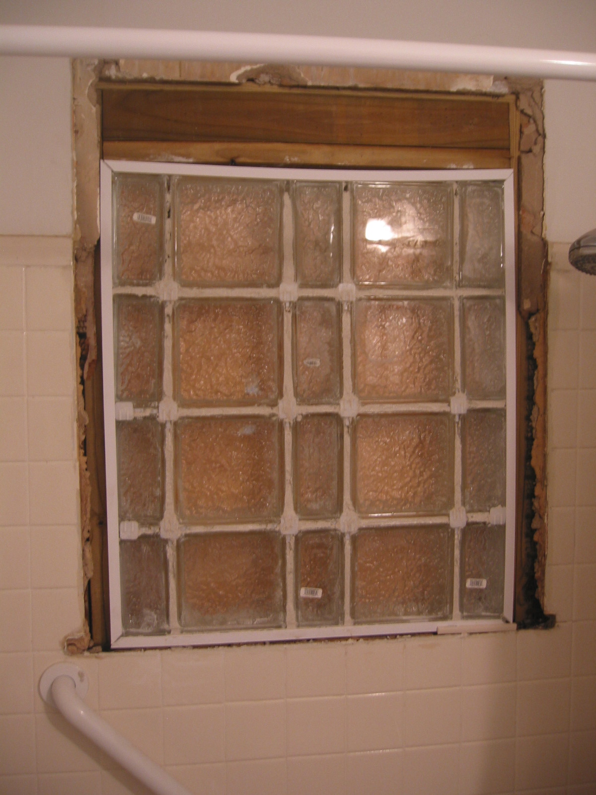 dammanworks-carpentry-glass-block-bathroom-window
