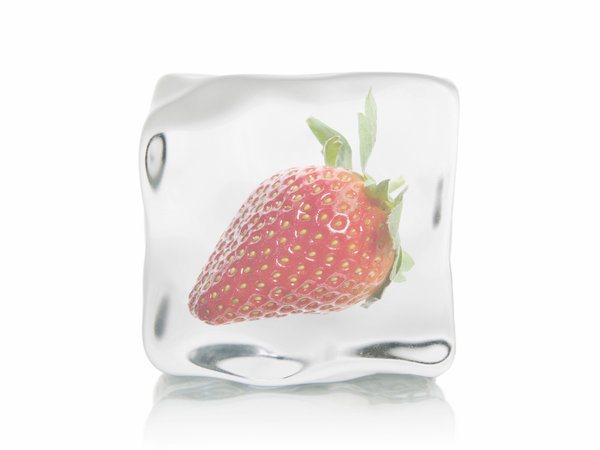 [Frozen_Strawberry_by_gewitterkind[1].jpg]