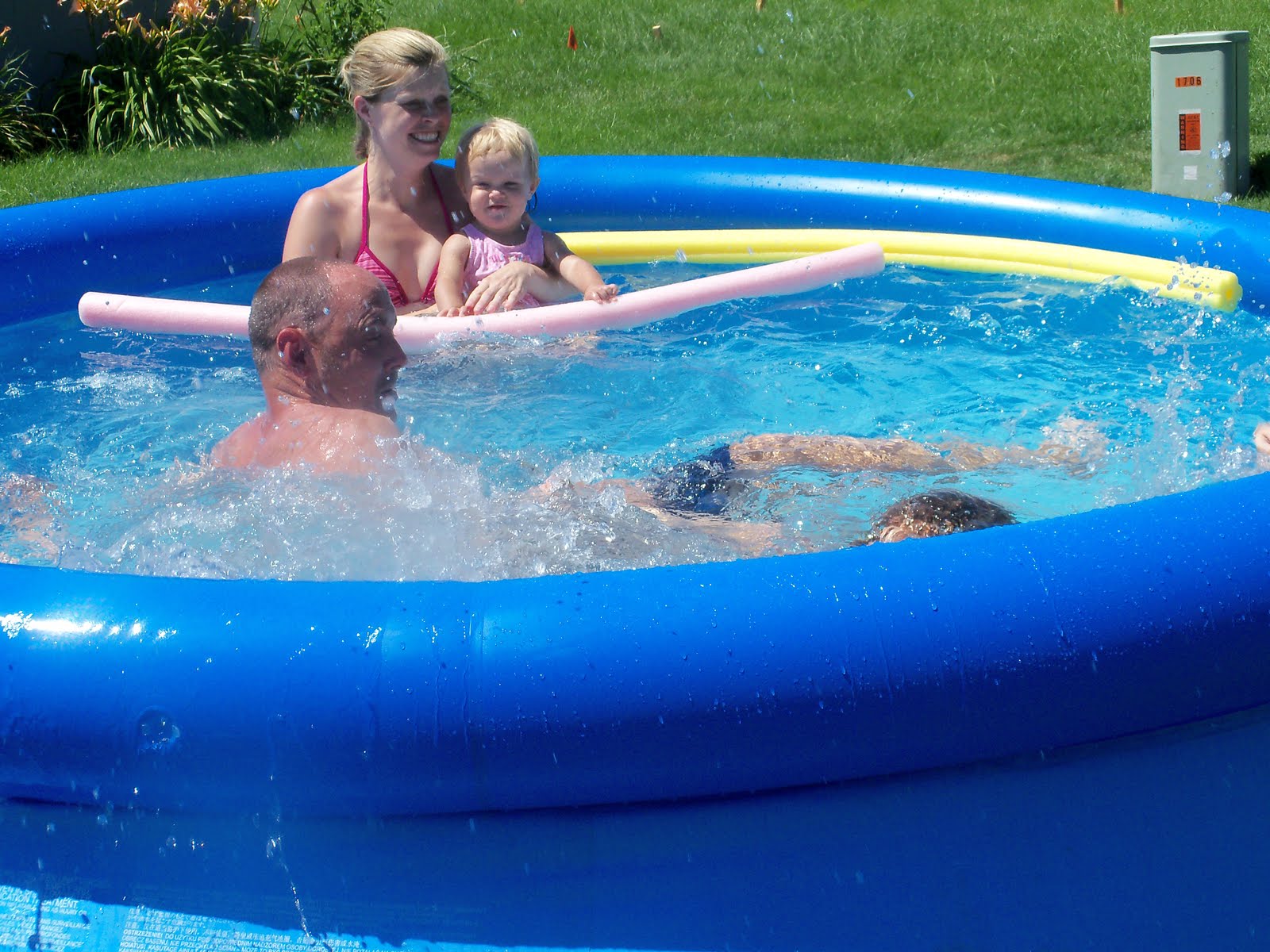 The Henderson Family: Pool Fun