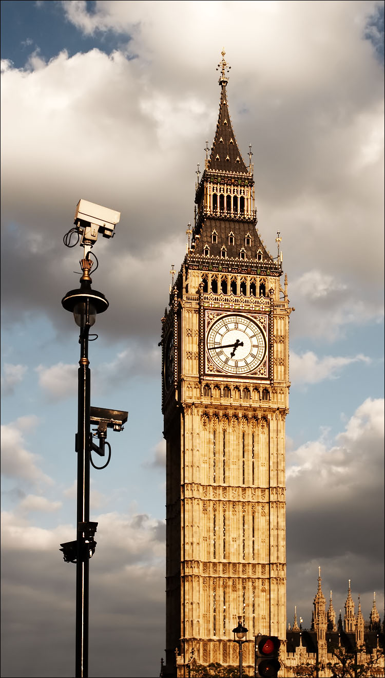 Биг башня в лондоне. Часовая башня Биг Бен. Часовая башня Вестминстерского дворца. Биг-Бен (башня Елизаветы). Биг Бен в Англии Биг Бен в Англии.