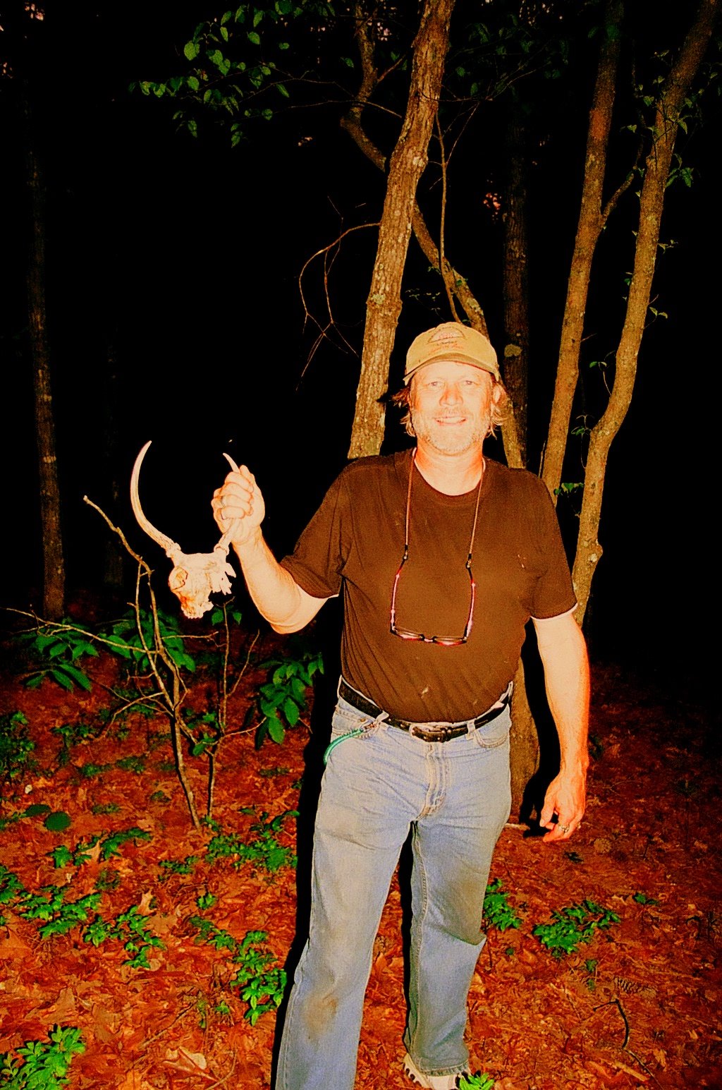 [Kerry+holding+deer+skull.jpg]