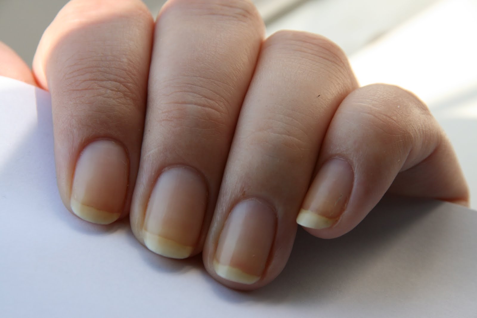 mønt lugtfri forfængelighed Negle Nymfer - En blog om neglelak: Test - misfarvede negle.