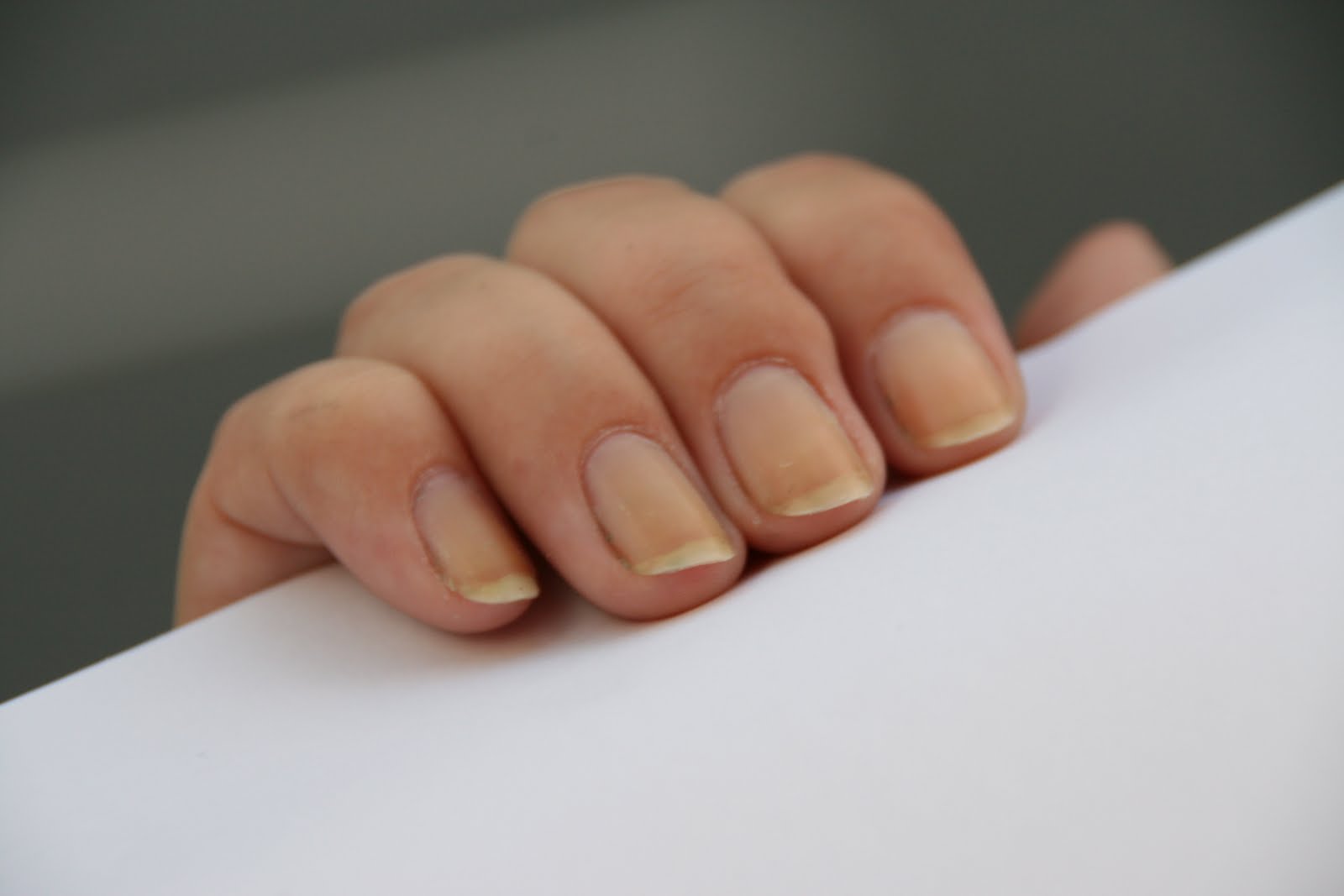 mønt lugtfri forfængelighed Negle Nymfer - En blog om neglelak: Test - misfarvede negle.