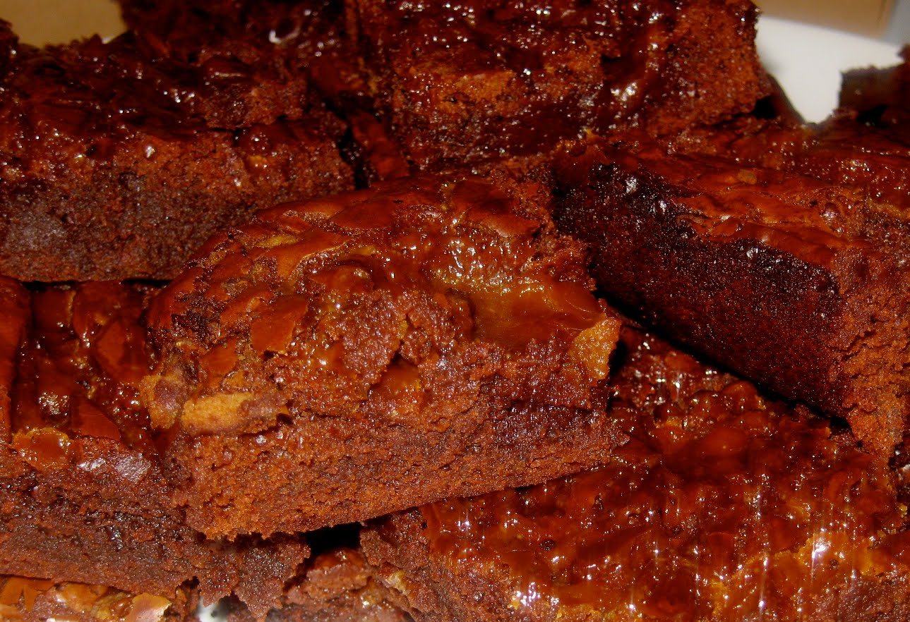 Bacon Brownies with Caramel Sauce by Domestic Divas