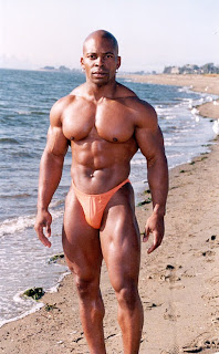 daily male muscle: EXTRA LARGE MUSCLE HUNK