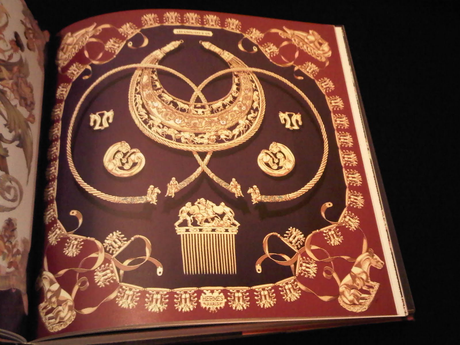 Martinphu The Hermes scarf book