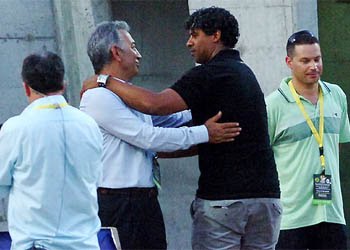 [20090730_adnan_polat_rijkaard_1.JPG]