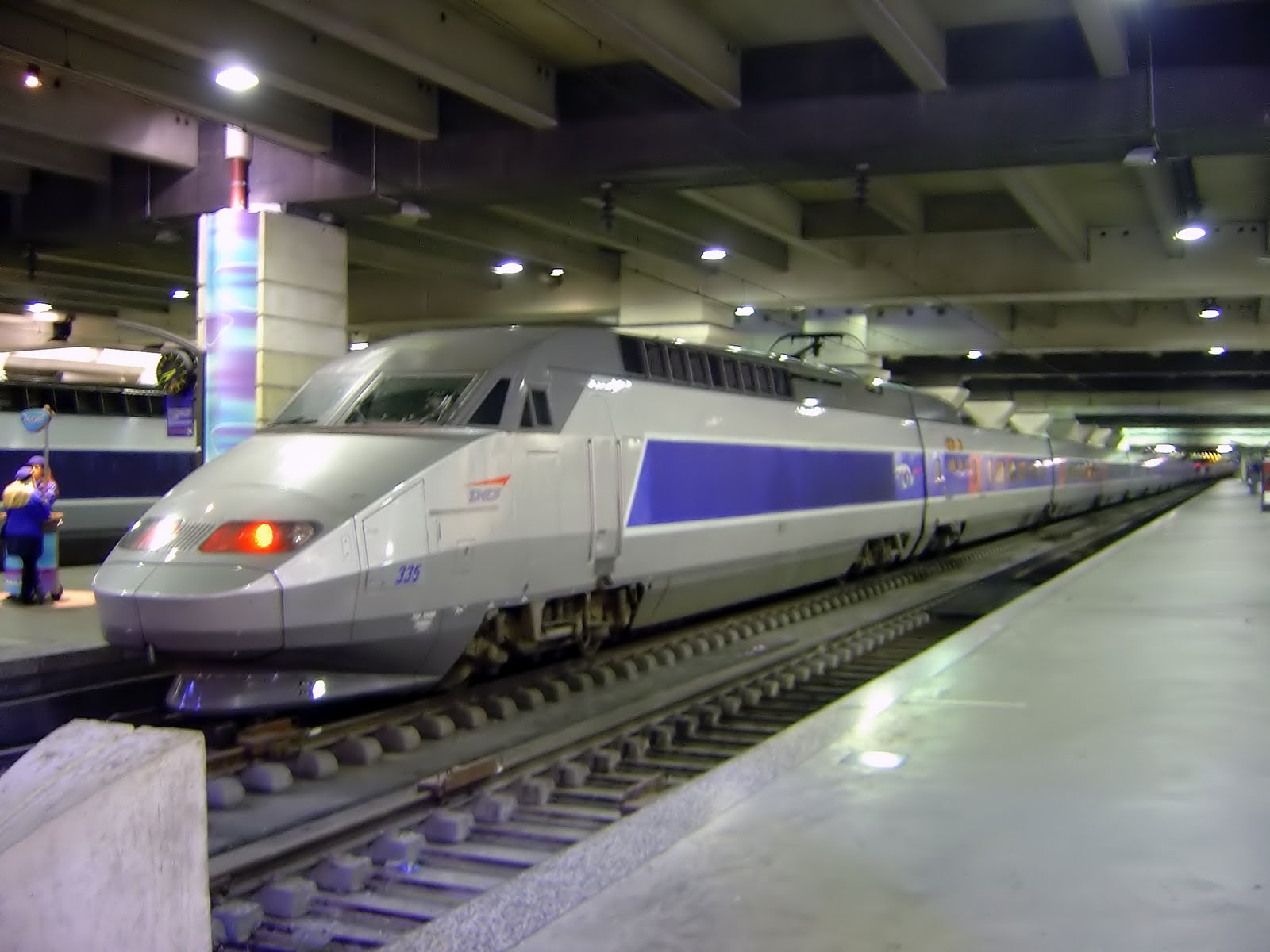 [TGV_train_inside_Gare_Montparnasse_DSC08895.jpg]