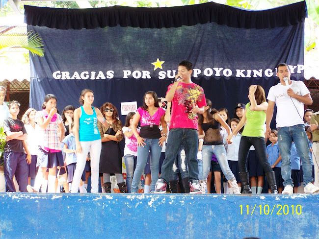 The King Flyp en el Centro Escolar "Benito Nolasco"