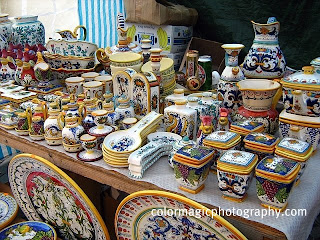 Ceramic objects from Korond (Corund) on a market table