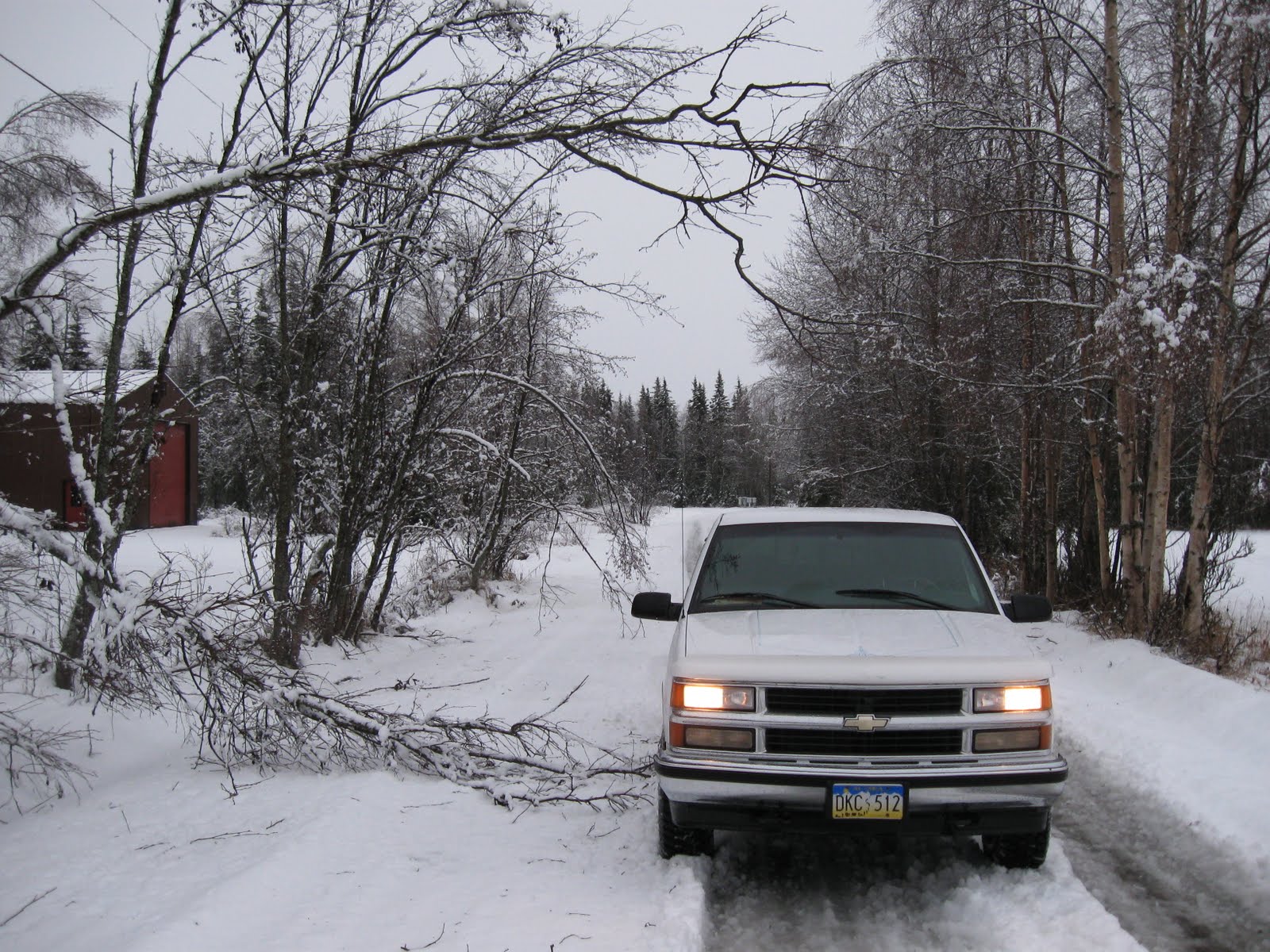 [truck+and+wet+snow.JPG]