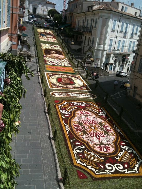 Our Wiki World Incredible Flower Carpets at the Genzano Flower Festival 2010
