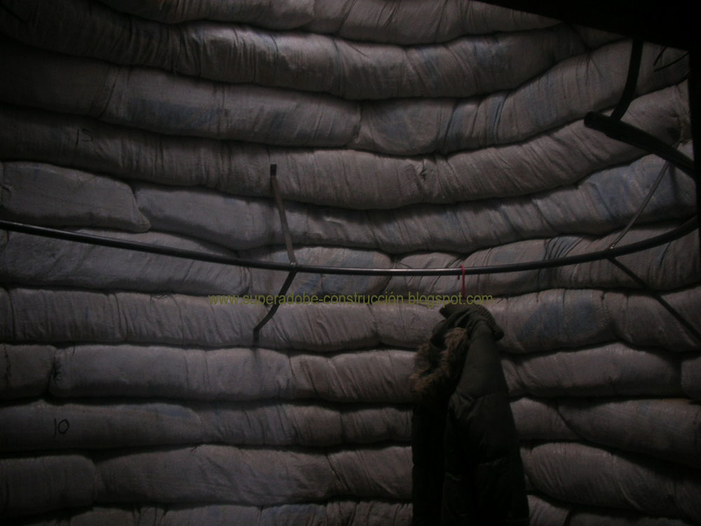 SuperAdobe: El armario