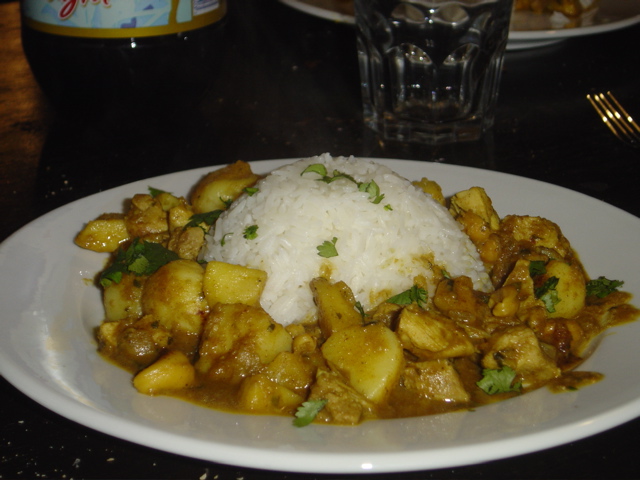 [20070603ChickenApplePotatoCurryWithRice.jpg]
