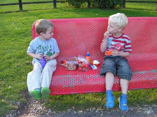 park bench impromptu picnic