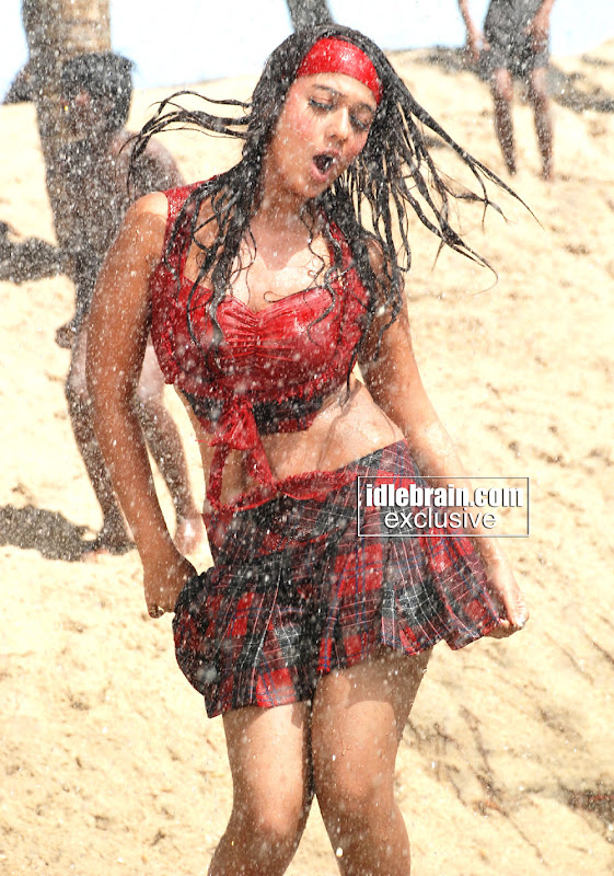 Nayanthara Hot N Wet Rain Dance Photos HoT Indian