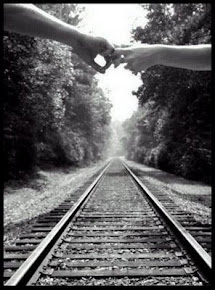 En distancia larga; corta amistad