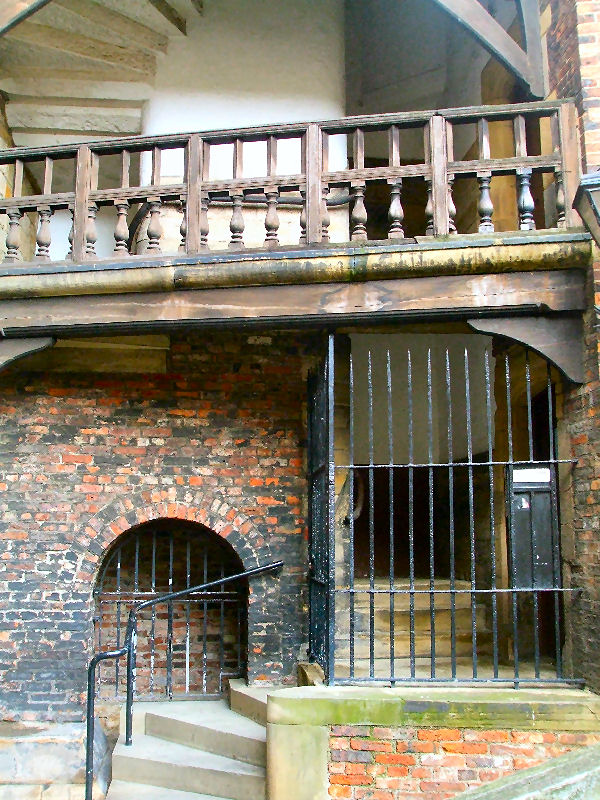 [09-12-01+Castle+(5)r.jpg]