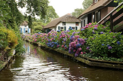 ellergy: PICTURESQUE VILLAGE IN HOLLAND (WITH NO ROADS)