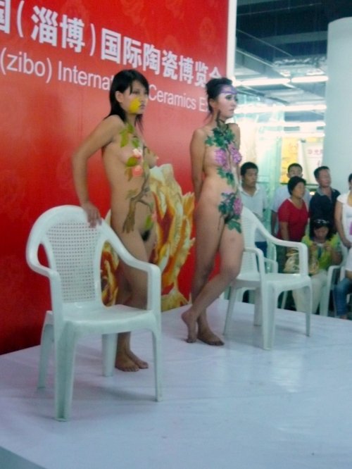 [Public+Nudity+in+China+With+Many+Models+at+The+8th+China+International+Ceramics+Expo+blogywoodbabes.blogspot.com+16016.jpg]