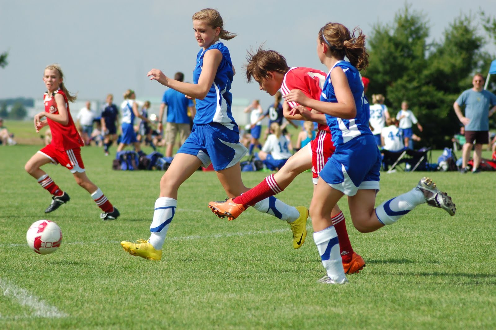 Hectichousehold Action shots of Lexi playing at a recent soccer tournament
