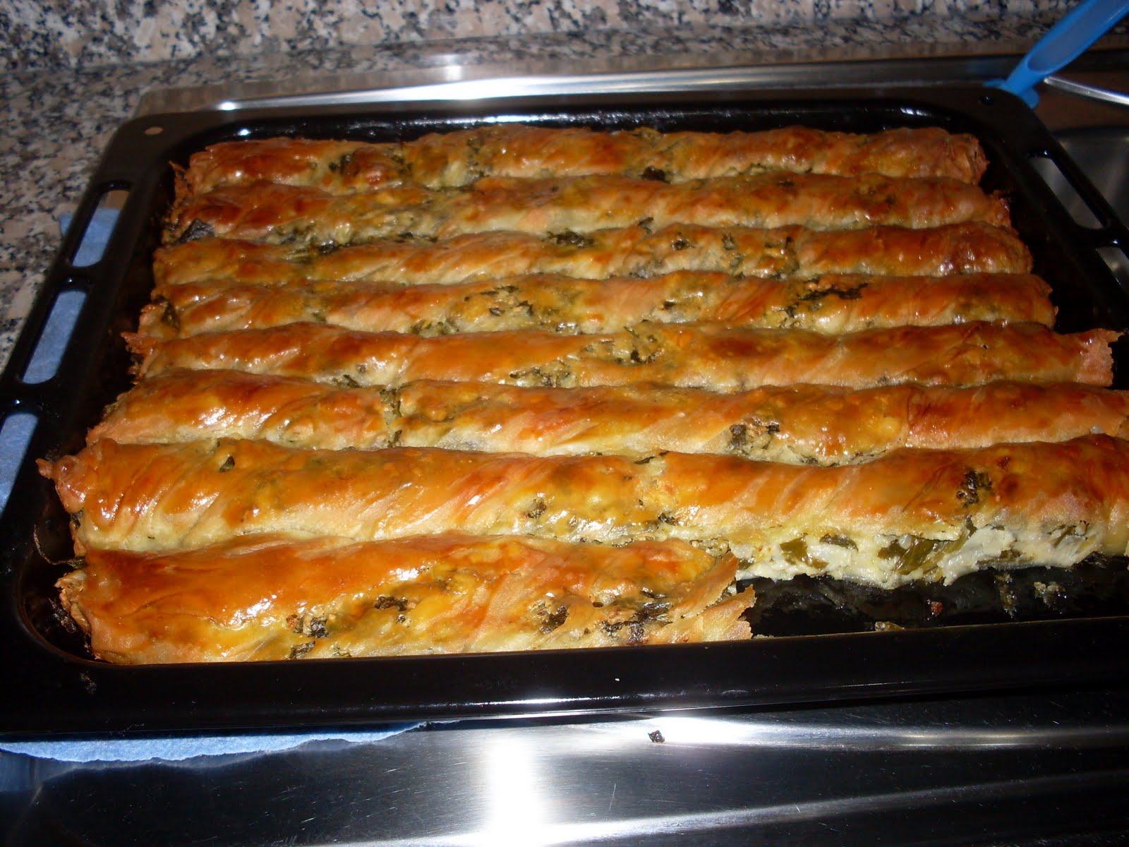 Mutfak Tutkusuna ISPANAKLI AÇMA BÖREK