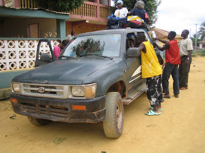 Taxipaís de Guinea Ecuatorial de la Asociación Africanista Manuel Iradier