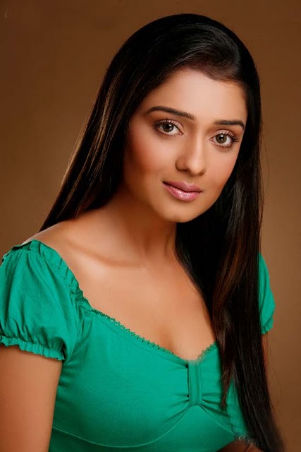Nikitha_Stills_013.jpg