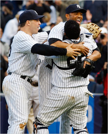 [Yankees+celebrate+clinch+in+a+clinch.jpg]