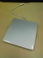 Apple MacBook Air SuperDriveを取り出してみる。