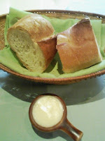 地元のフランス料理店『ブラッスリー320』のパンの巻。