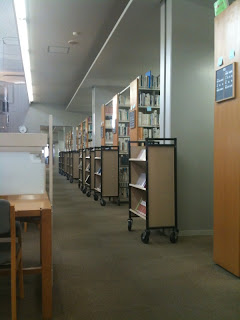 早稲田大学所沢キャンパスの図書館に初めて入る
