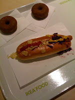 IKEA新三郷のホットドッグとベジタブルドーナッツ。