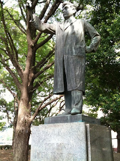 上野公園にある野口英世銅像