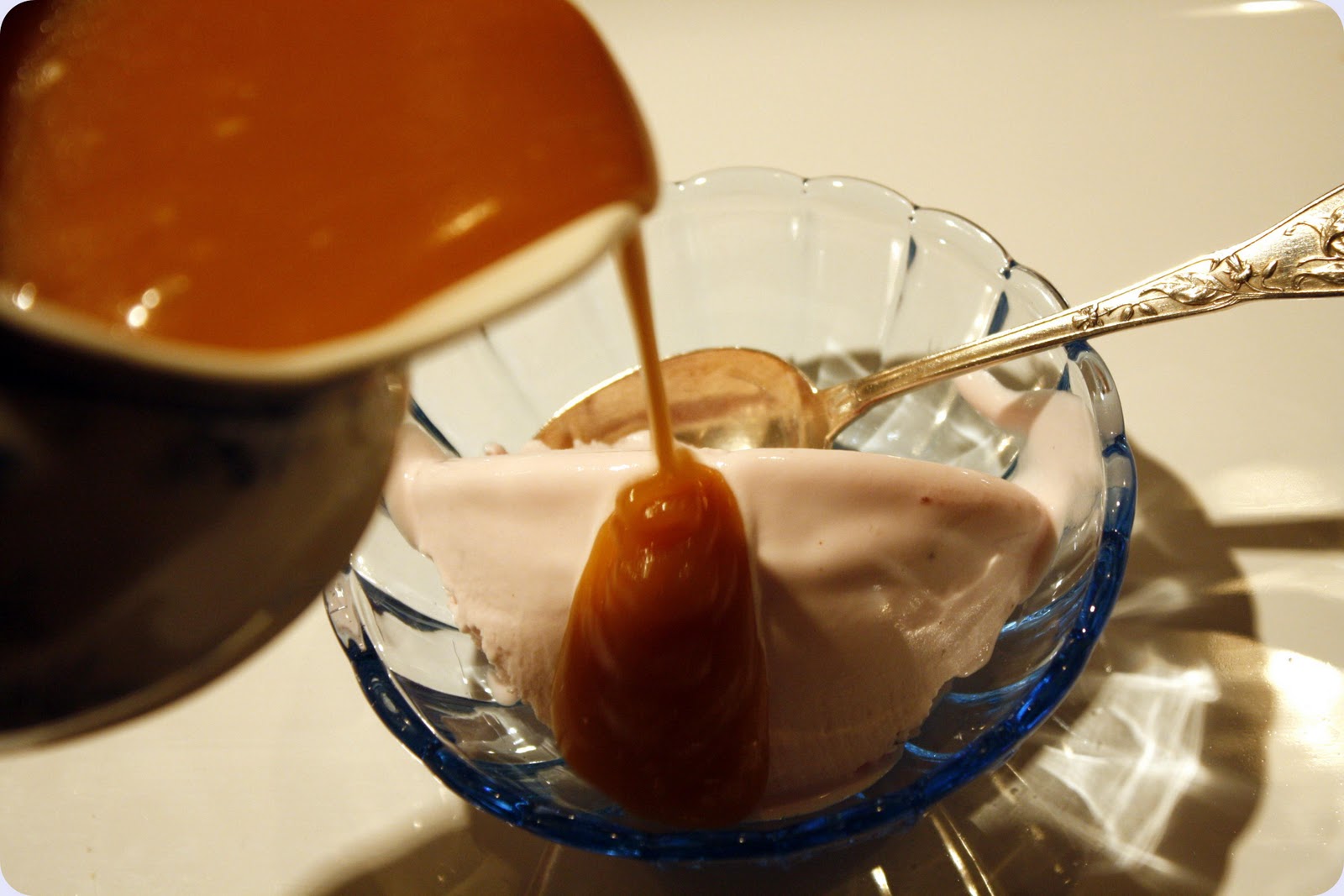 Bilderesultat for mugge med karamellsaus