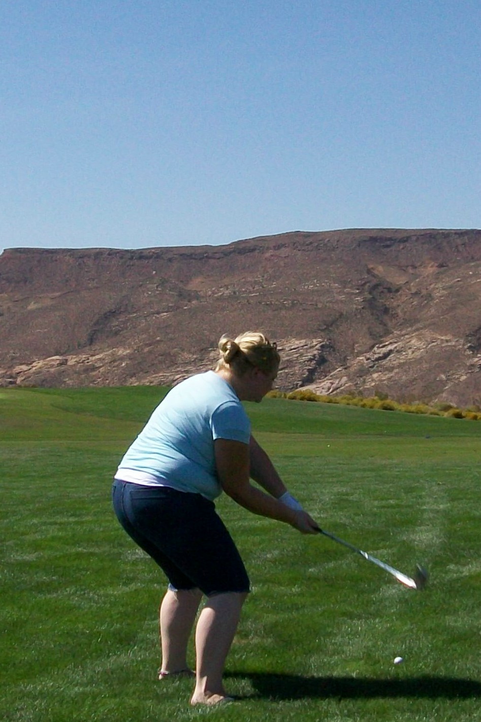 [Kristina+Golfing+with+her+Dad+9-12-08.jpg]