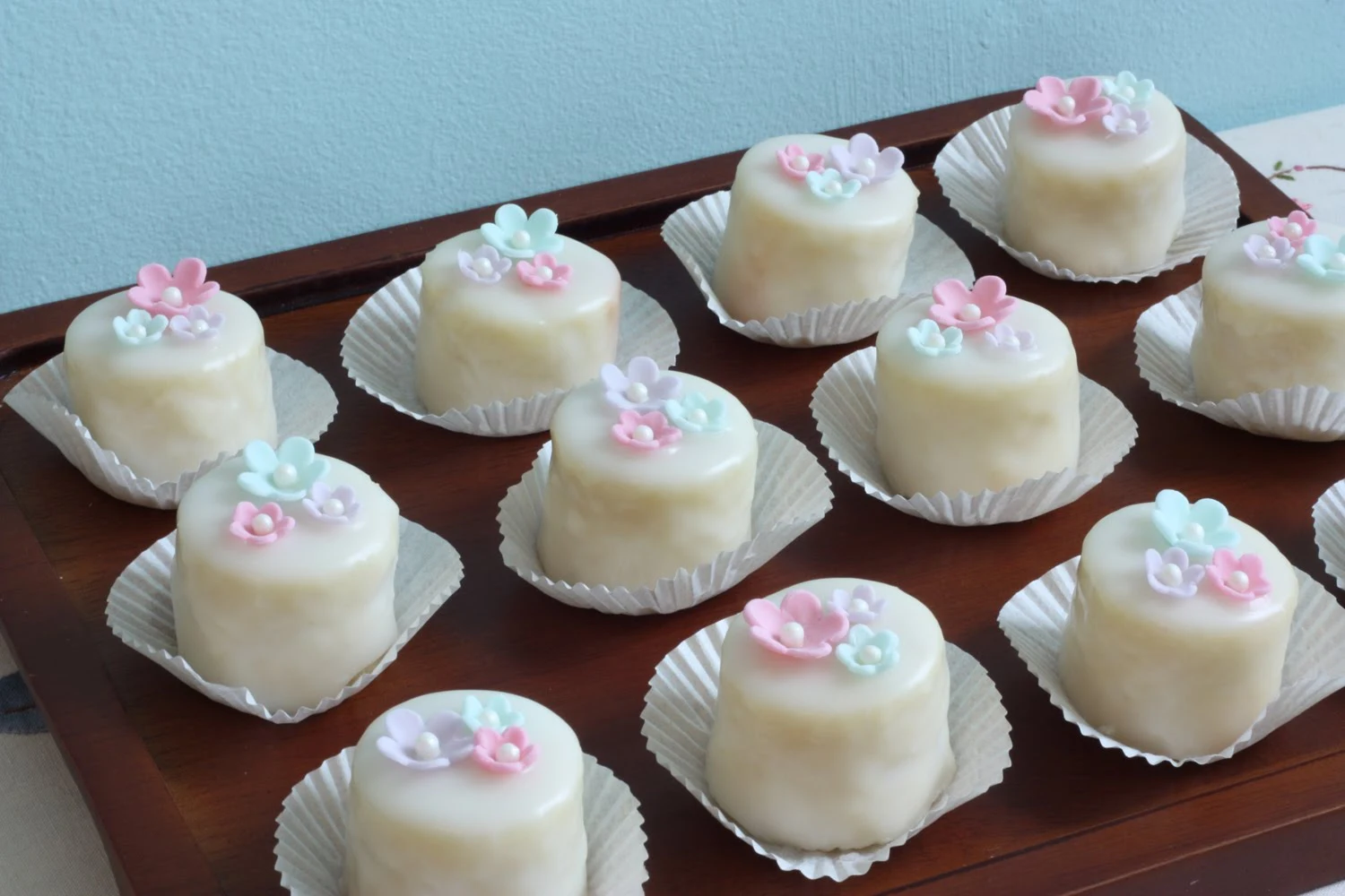 That Winsome Girl: Petit Fours