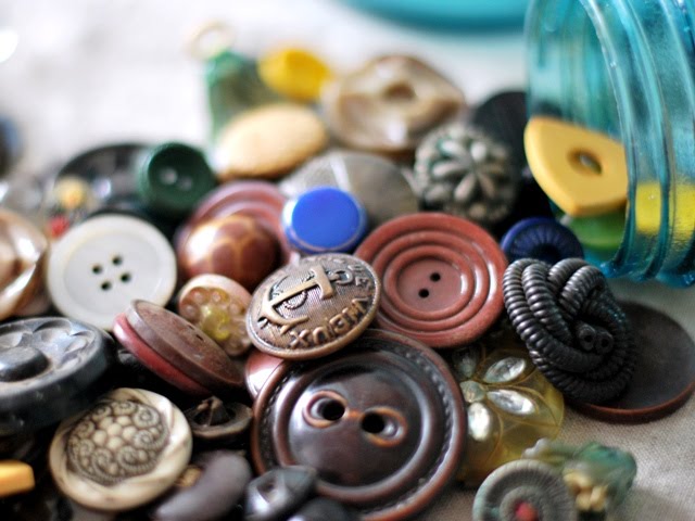 Bijou Lovely: button jars.